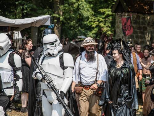 Fabelwesen und bekannte Helden